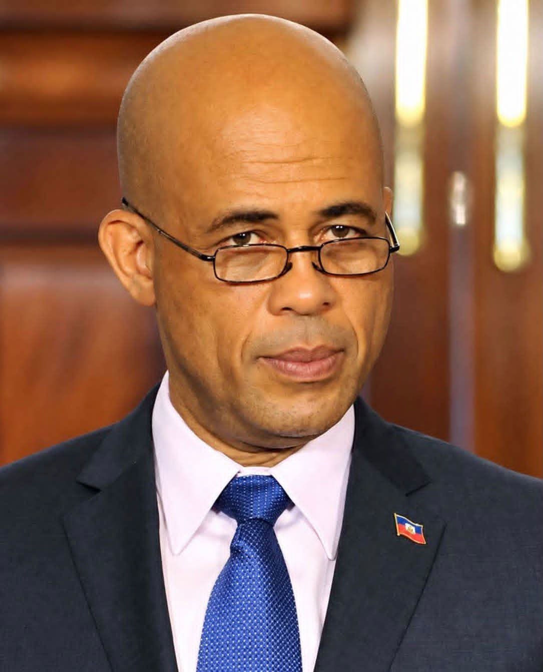 Michel Martelly s’inscrit comme candidat à la présidence sous la bannière de DEBLOKE